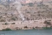 Video: Hãi hùng cảnh chiếc Land Rover lăn xuống hồ như quả bóng ở TBN