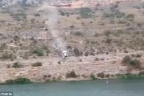 Video: Hãi hùng cảnh chiếc Land Rover lăn xuống hồ như quả bóng ở TBN