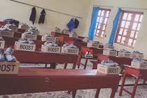 Con trai "lớp người ta" tặng quà "khủng" cho các bạn nữ gây tranh cãi