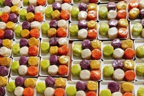 Thắng lớn tháng cô hồn, ngồi nhà chốt đơn gần 1 tấn xôi ngũ sắc