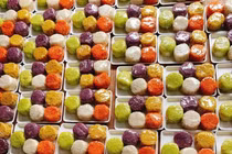 Thắng lớn tháng cô hồn, ngồi nhà chốt đơn gần 1 tấn xôi ngũ sắc