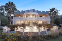 Dinh cơ hơn 80 tỷ của ông trùm giàu có tiếng trong thế giới ngầm