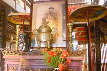 Hổ tướng trung nghĩa từng lấy chân làm gối cho vua ngủ là ai?