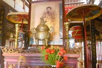 Hổ tướng trung nghĩa từng lấy chân làm gối cho vua ngủ là ai?