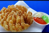 Video: Mẹ làm cách này chắc chắn bé nào cũng thích ăn hành tây 