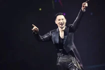 Tội phạm đang chui lủi bị bắt khi đi xem liveshow của thần tượng