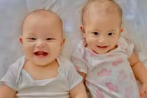 Tan chảy nụ cười "hoa hậu" của con gái Hồ Ngọc Hà