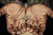 Thủ phạm khiến nhiều người “nghèo mãi hoàn nghèo"