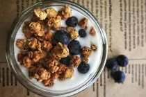 Cần gì bọc sứ, cứ ăn những món quen thuộc này là răng trắng bóc