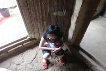 Bé gái 14 tuổi ba lần mang thai khiến bố mẹ sốc ngất