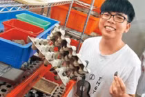 Chàng sinh viên kiếm được 148 triệu/tháng nhờ nuôi gián