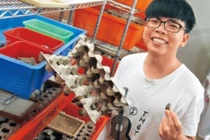 Chàng sinh viên kiếm được 148 triệu/tháng nhờ nuôi gián