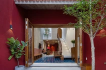 Khám phá ngôi nhà có vườn rau trên mái dốc