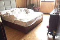 Mẹ ném con từ tầng 3 xuống đất khi cãi nhau với chồng