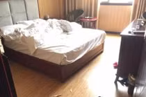 Mẹ ném con từ tầng 3 xuống đất khi cãi nhau với chồng