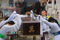 Những nghề nghe tên kỳ quặc nhưng hốt bạc ở Trung Quốc