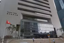 Sinh vật trong suốt dạt vào bờ biển Philippines