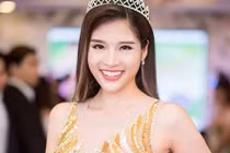 Bí mật trong phòng thay đồ đo cơ thể của hoa hậu Việt