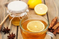 3 khung giờ uống nước mật ong ấm tốt cho sức khỏe