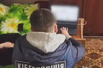 Xót xa bé trai 4 tuổi bị mẹ ruột lạm dụng tình dục