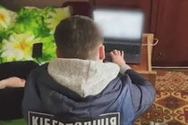 Xót xa bé trai 4 tuổi bị mẹ ruột lạm dụng tình dục