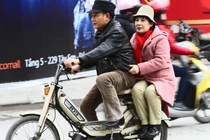 Video: Cảm động chuyện tình 30 năm của cặp vợ chồng Việt - Triều