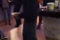 Video: Khách đánh nhau túi bụi tranh đồ ăn trong nhà hàng tự chọn TQ