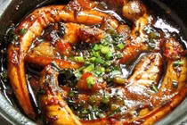 Làm cá bống kho tiêu cho bữa cơm gia đình thêm hương vị