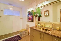 Ngắm ngôi nhà dát vàng từ cổng vào tới toilet