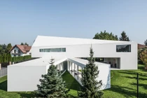 Video: Ngôi nhà có thể thay đổi hình dạng để tránh nắng