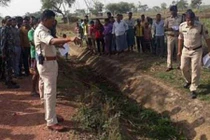 Hãm hiếp rồi giết bé gái, hung thu sa lưới vì chiếc áo đang mặc