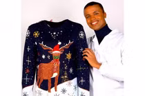 Hơn 900 triệu đồng cho một chiếc áo Noel không thể giặt được