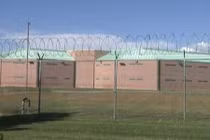 Bị vợ trả về nhà tù chỉ 2 giờ sau khi vượt ngục