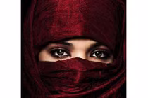 Đệ đơn ly dị vì phát hiện vợ mới cưới có thứ gây sốc nặng...