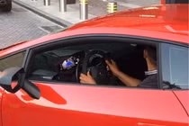 Mỗi ngày lái 1 siêu xe, đút túi hàng trăm triệu/tháng