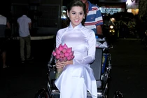 Những màn xuất hiện "chơi trội" của sao Việt trên thảm đỏ 