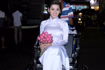 Những màn xuất hiện "chơi trội" của sao Việt trên thảm đỏ 