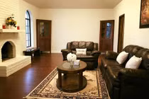 Ngôi nhà vợ chồng Hồng Ngọc dành cho các nghệ sĩ sang Mỹ lưu diễn