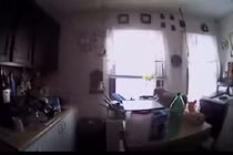 Video: Bắt được “kẻ trộm”, vui mừng khi thả ra