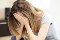 Uất hận khi con chồng đòi lấy tài sản