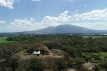 Kim tự tháp "trấn yểm" siêu núi lửa nguyên vẹn sau 1.500 năm