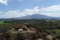 Kim tự tháp "trấn yểm" siêu núi lửa nguyên vẹn sau 1.500 năm