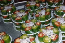 Bà nội trợ kinh doanh đủ các loại bánh cúng Rằm tháng Giêng