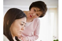 Bị cả nhà chồng nghi ngờ khi mẹ chồng bị mất chiếc nhẫn quý