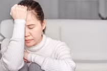 Dỗ dành con ngủ xong, rồi ứa nước mắt nhìn mâm cơm chồng phần