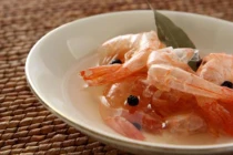 Bác sĩ tiết lộ 6 thực phẩm rút cạn canxi khiến con bị lùn đi