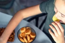 6 dấu hiệu cảnh báo cơ thể đang dư thừa đường, cần thay đổi ngay