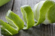 Bạn có biết thói quen uống nước chanh sai cách gây hại sức khỏe