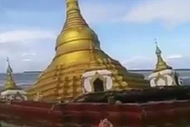 Lũ "nuốt chửng" một ngôi chùa bằng vàng ở Myanmar