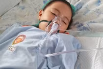 Kinh hoàng khi thấy bác sĩ lôi ra thứ này từ mũi của con